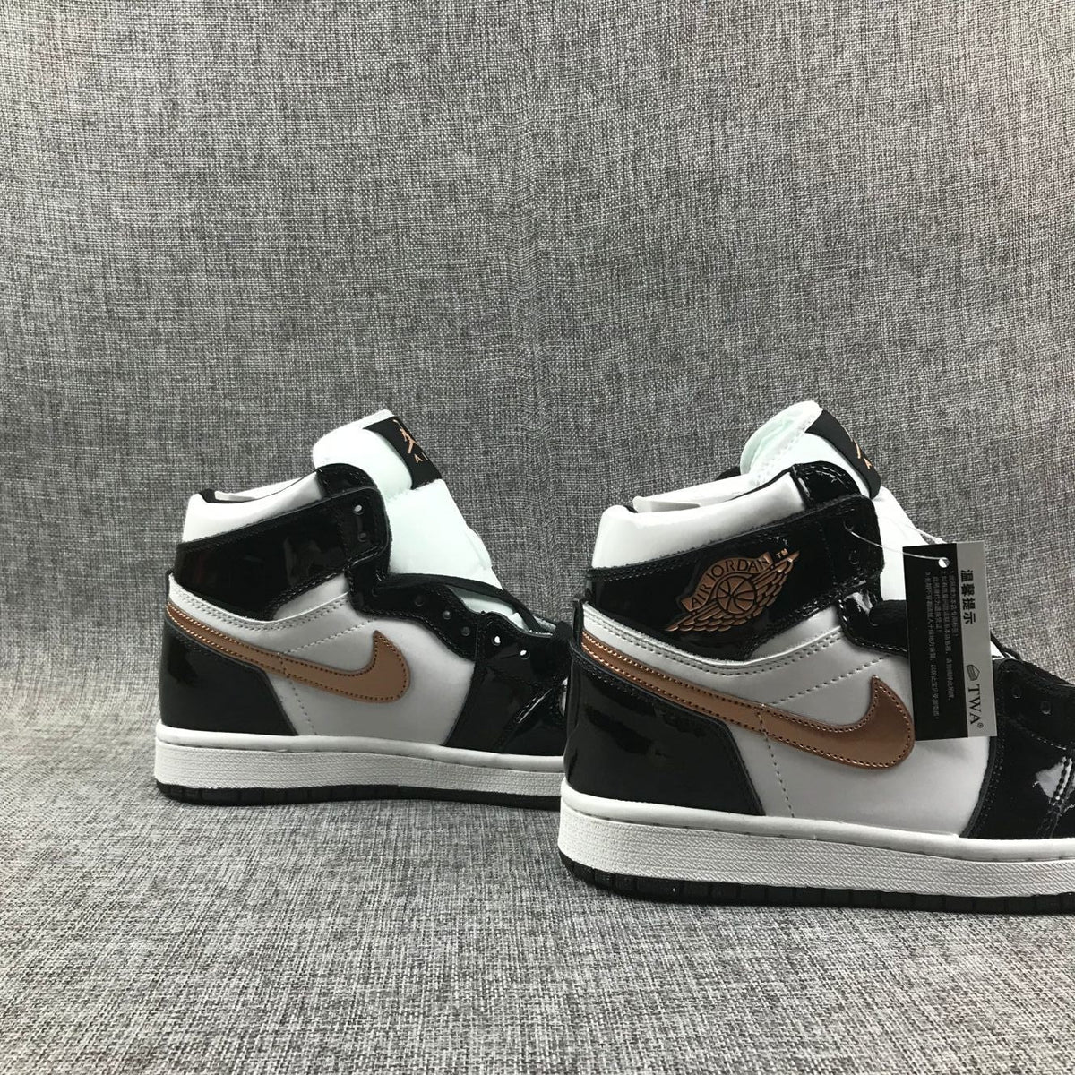 Jordan Air Jordan 1 Mid Sneakers Black White Gold 852542-007