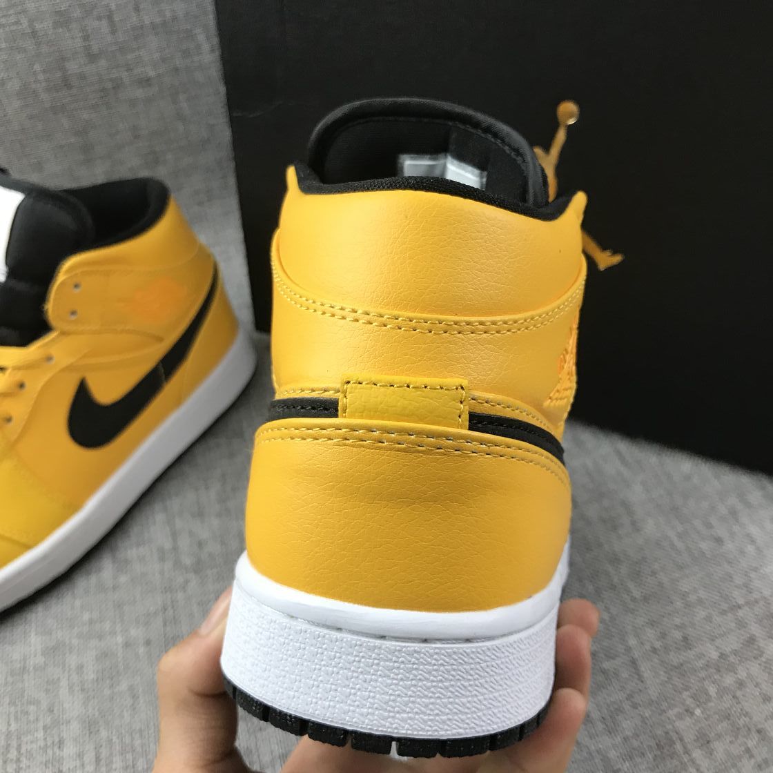 Jordan Air Jordan 1 Mid Yellow Black White 554724-700