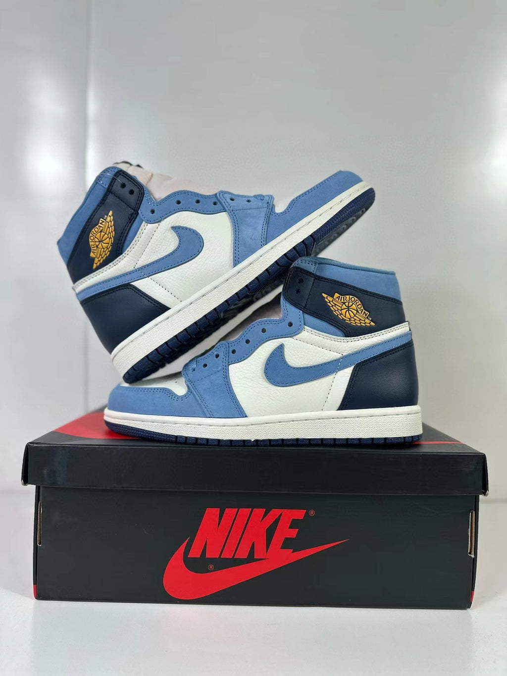 Air Jordan 1 High OG Blue and White Sneakers FD2596-400