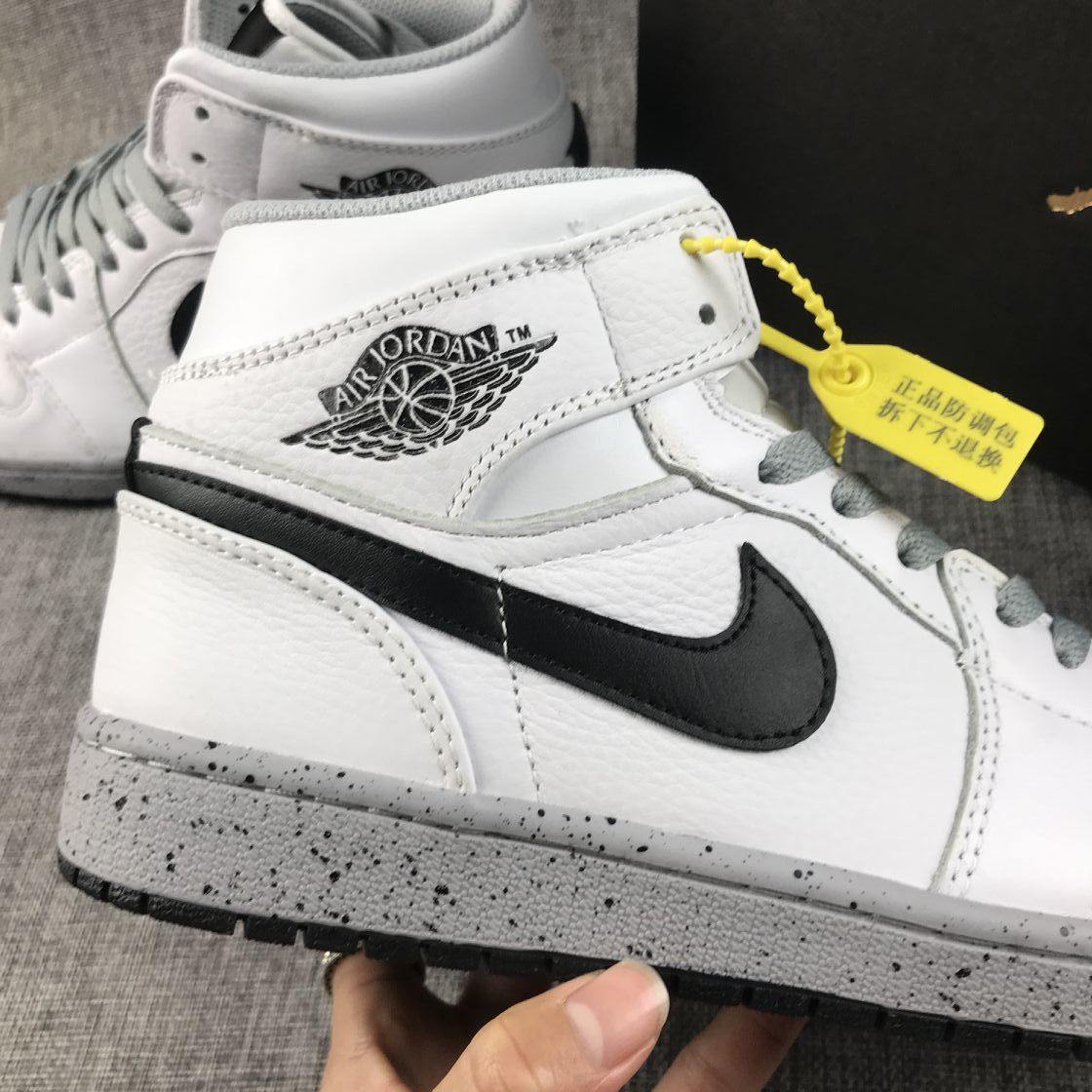 Jordan Air Jordan 1 Retro High OG White Gray Dot Sneakers