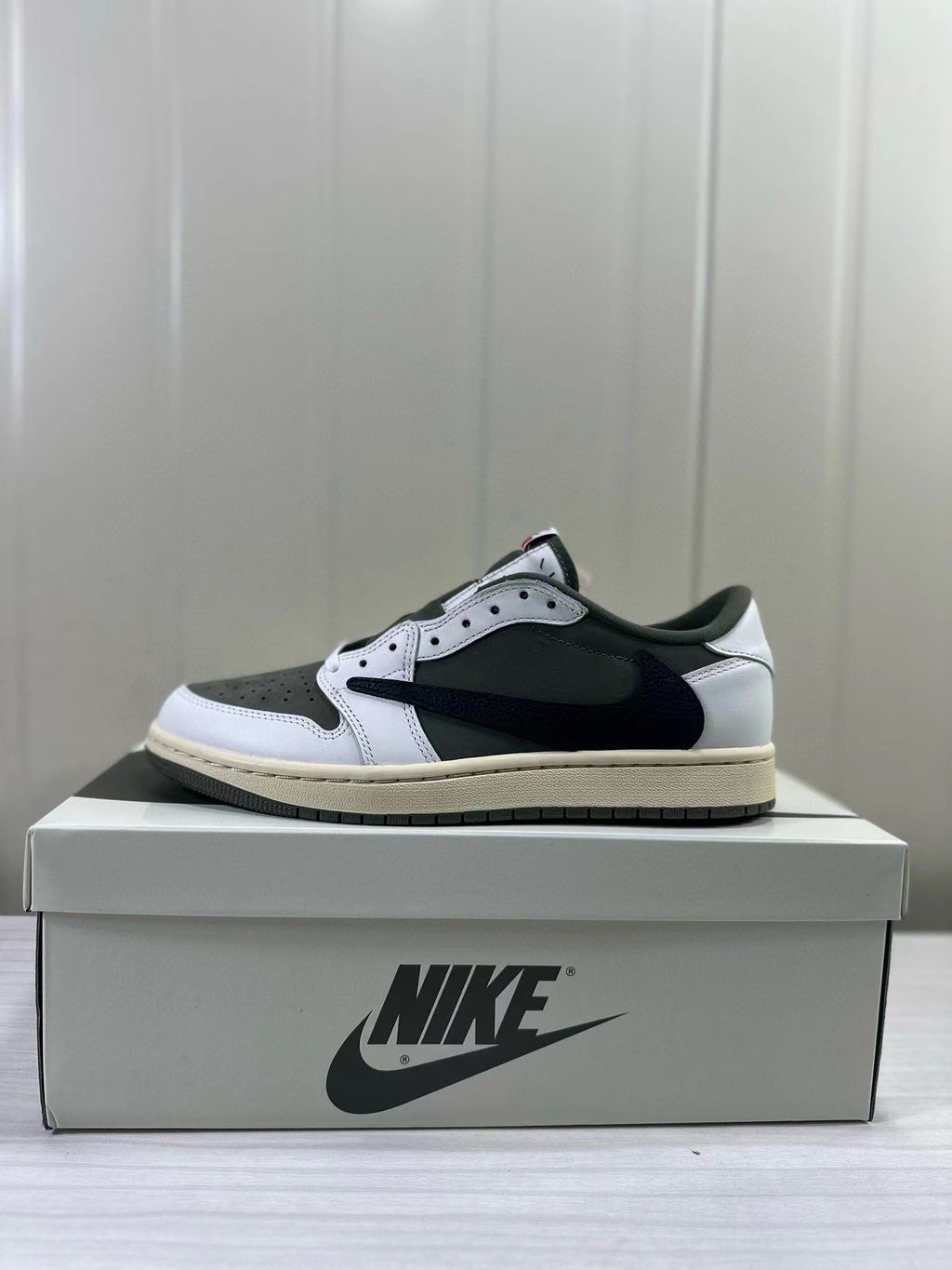 Jordan Air Jordan 1 Low OG Medium Olive DM7866-200