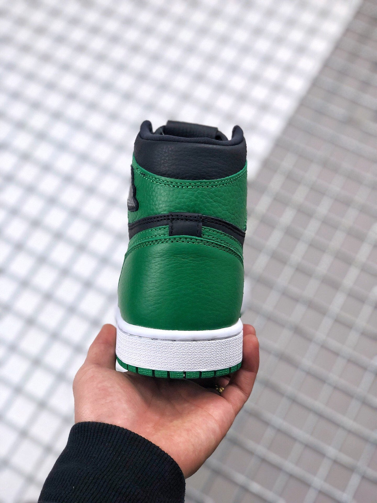 Air Jordan 1 High Pine Green Sneakers 555088-030