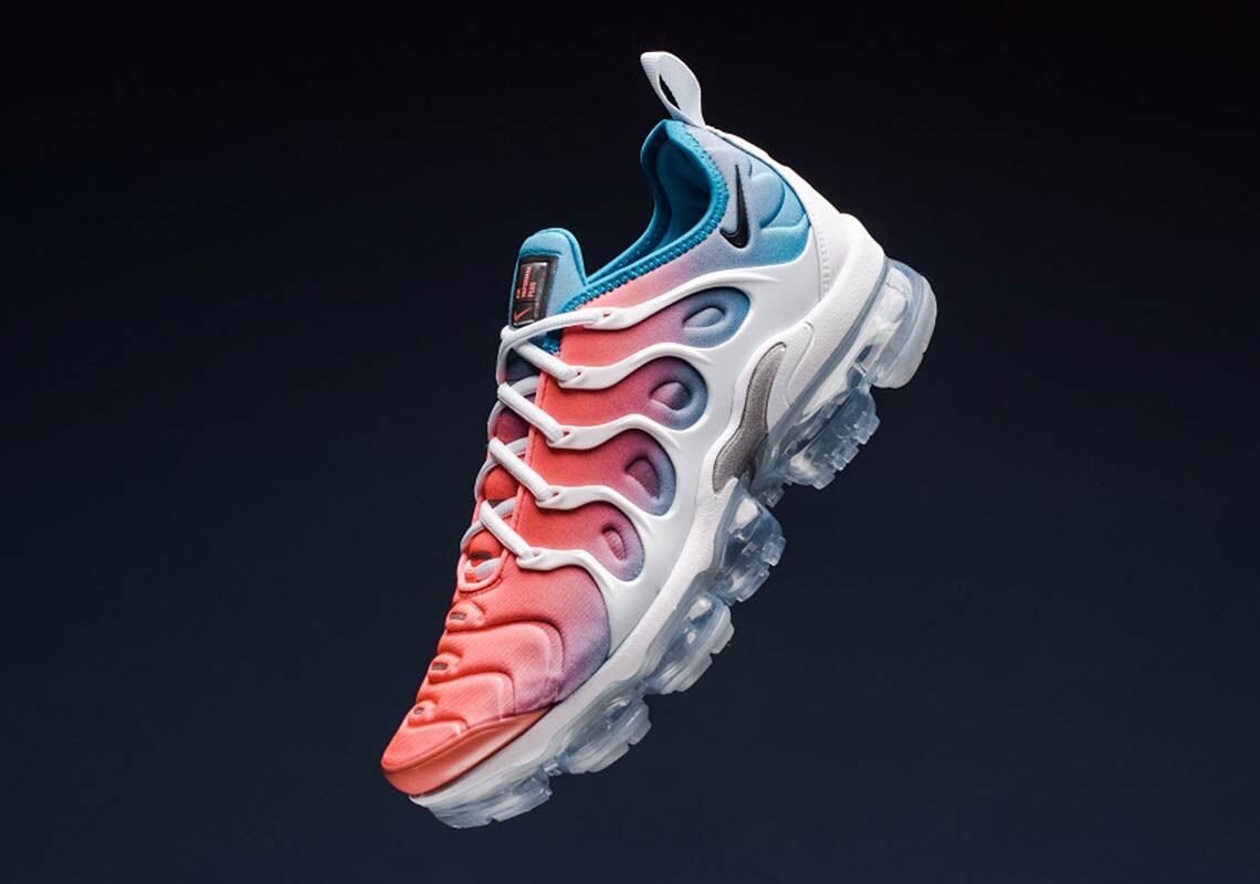 Nike Air VaporMax Plus Pink Blue Sneakers