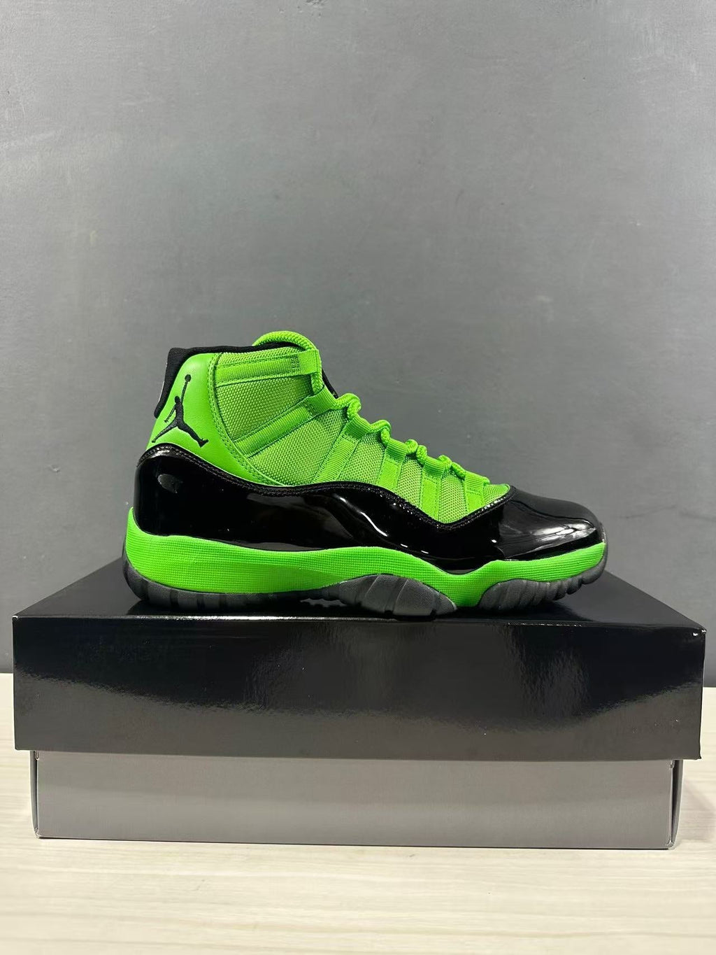 Jordan Air Jordan 11 Retro Black Green CT8012-310 Sneakers