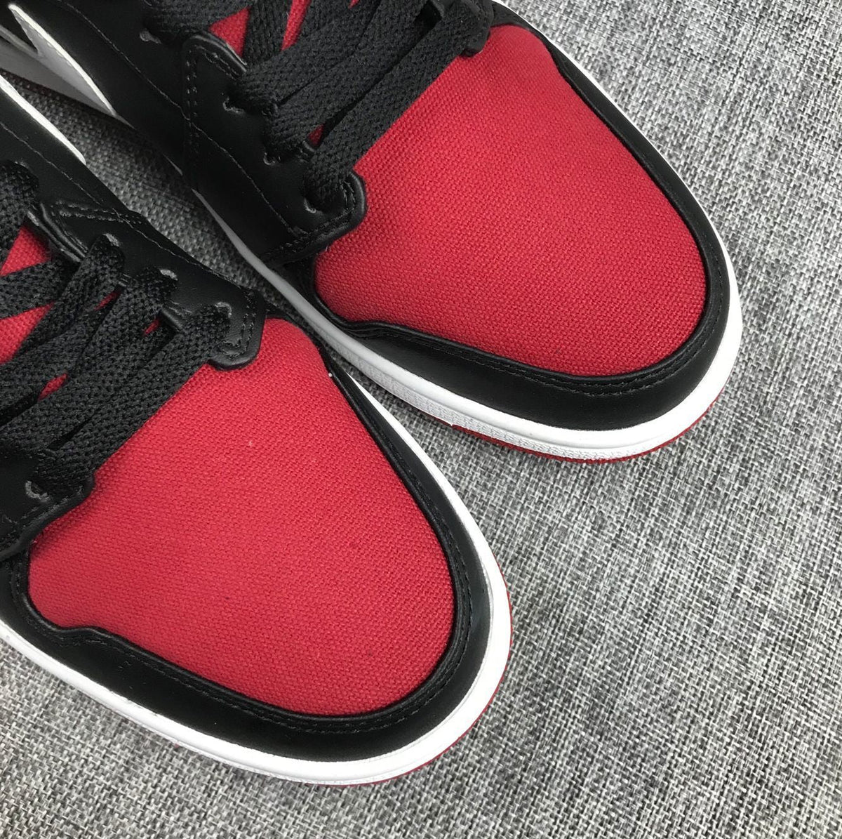 Jordan Air Jordan 1 Mid Black Red Sneakers 554724-020
