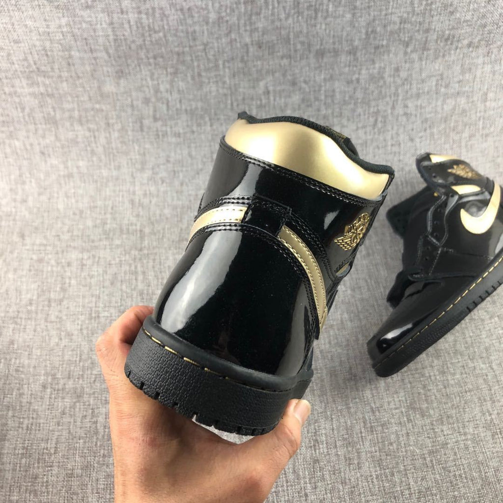 Jordan Air Jordan 1 High OG Black Gold Sneakers 555088-032