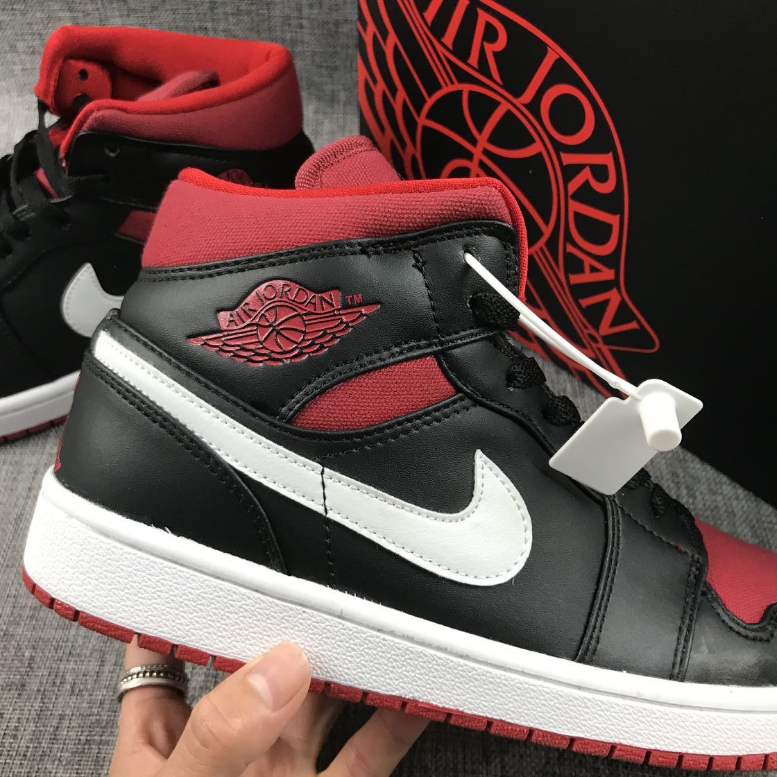 Jordan Air Jordan 1 Mid Black Red Sneakers 554724-020