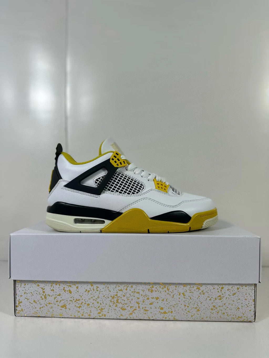 Jordan Air Jordan 4 Vivid Sulfur Sneakers White Yellow Black