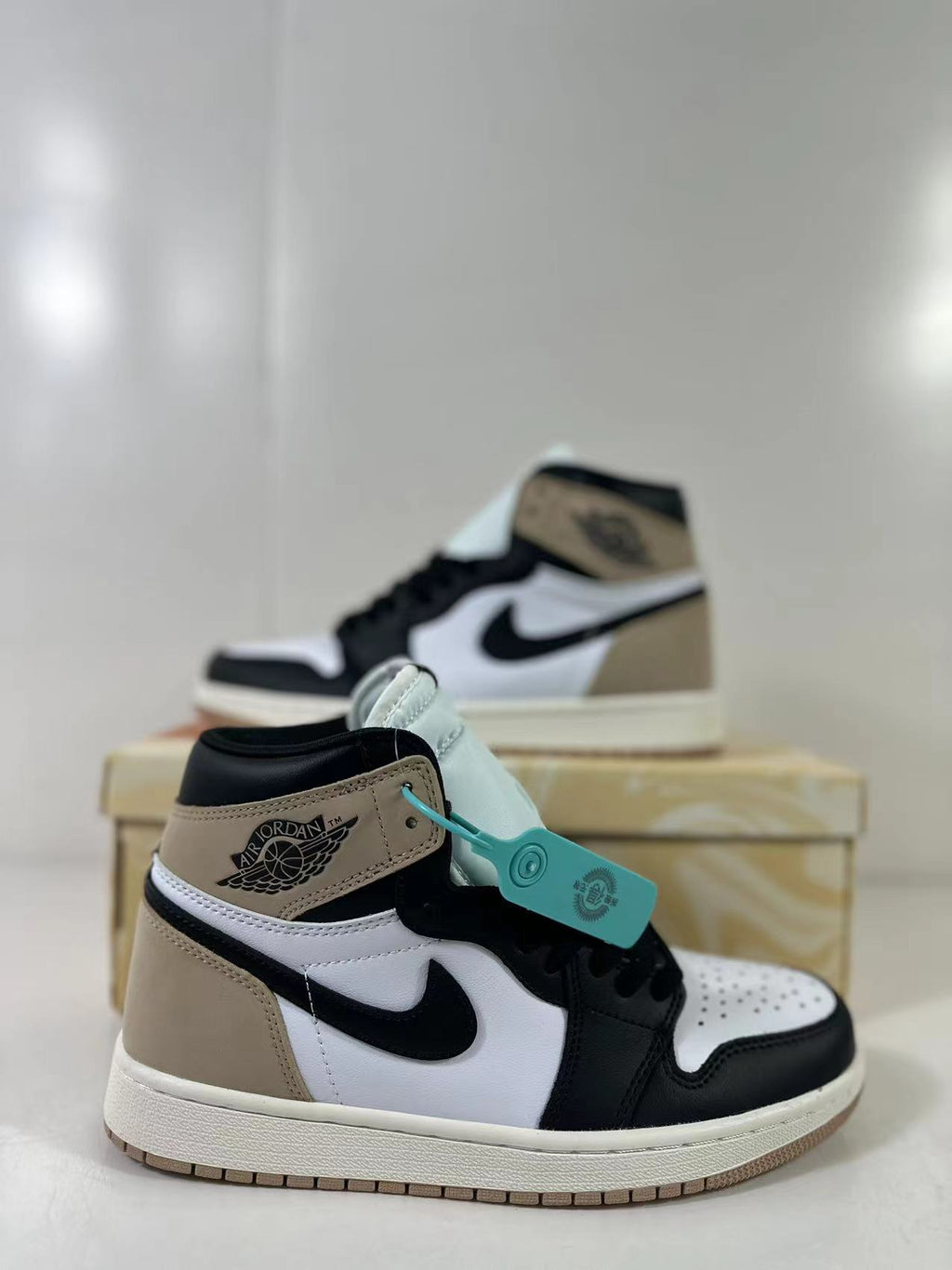 Jordan Air Jordan 1 High OG Brown Black White Sneakers FD2596-021