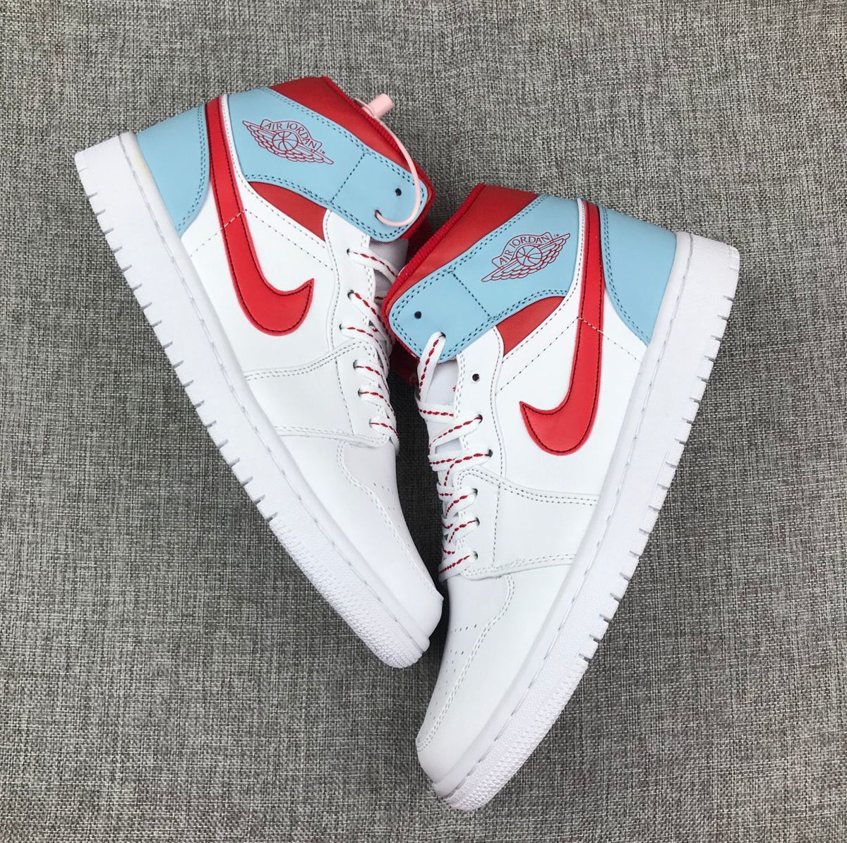 Jordan Air Jordan 1 Mid Ice Blue White Red 555112-104
