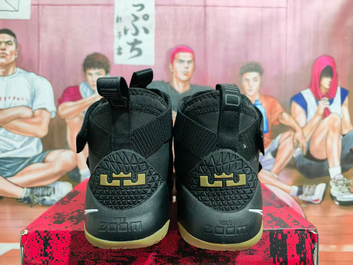 Nike Soldier Sneakers Black Gum