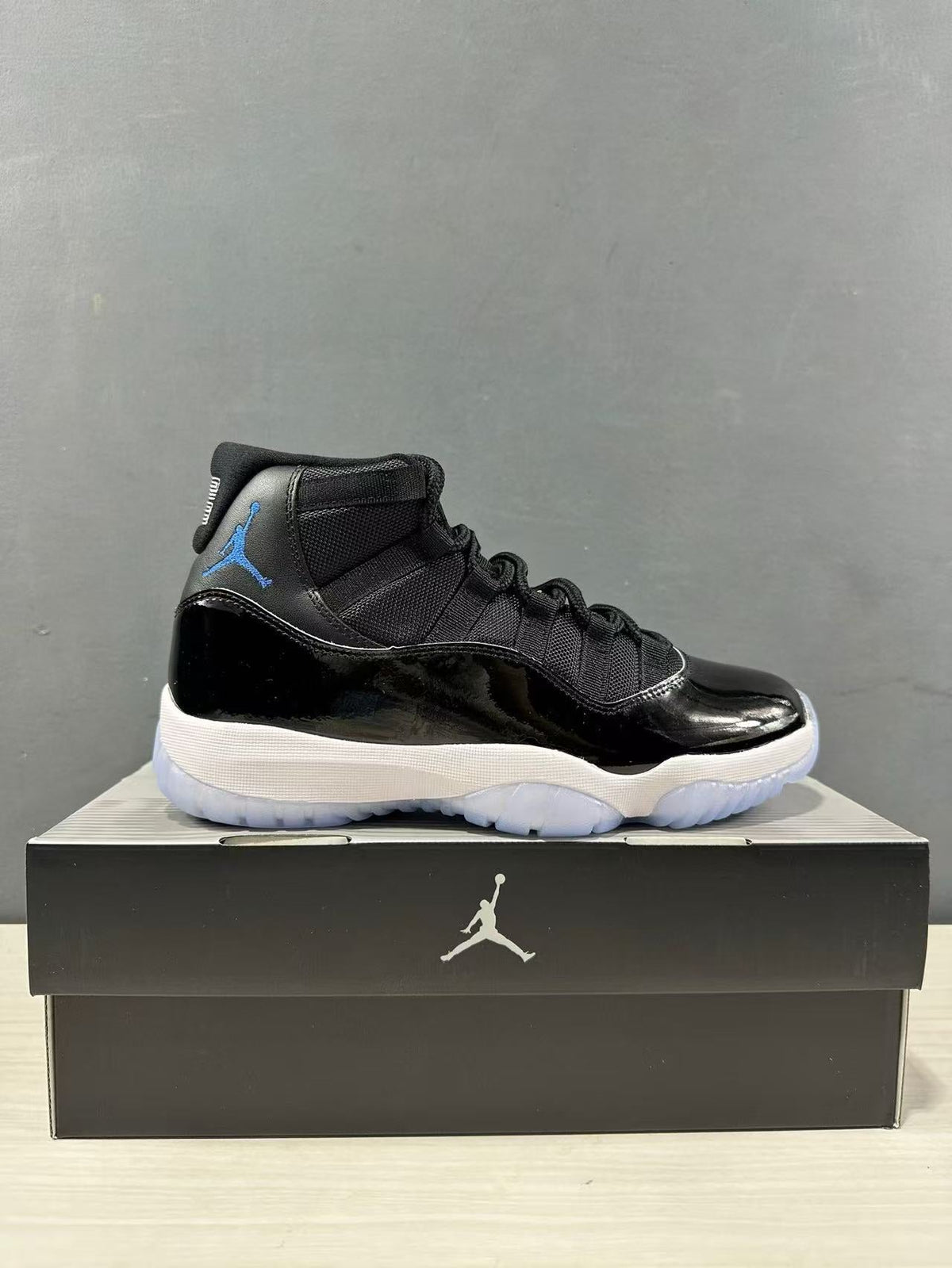 Jordan Air Jordan 11 High Black/Blue CT8012-900