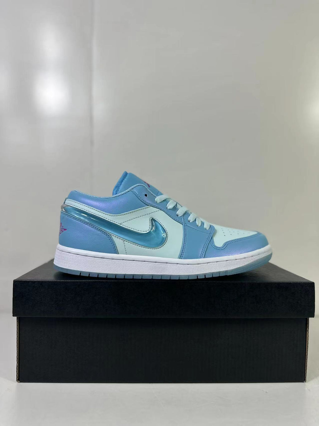 Jordan Air Jordan 1 Low Aquarius Blue FN7366-400 Sneakers