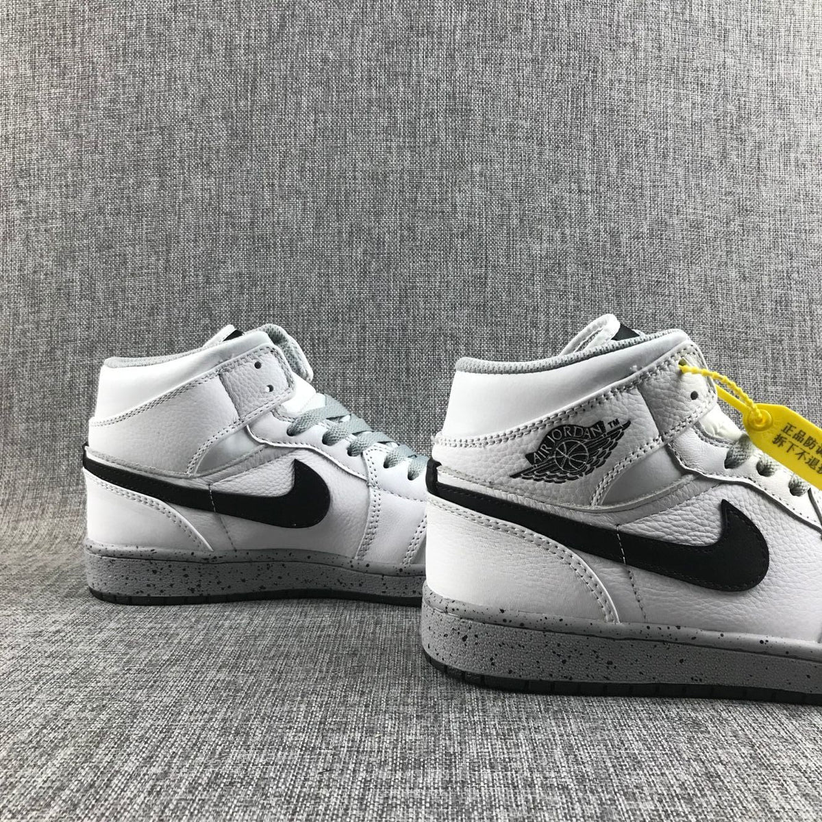 Jordan Air Jordan 1 Retro High OG White Gray Dot Sneakers