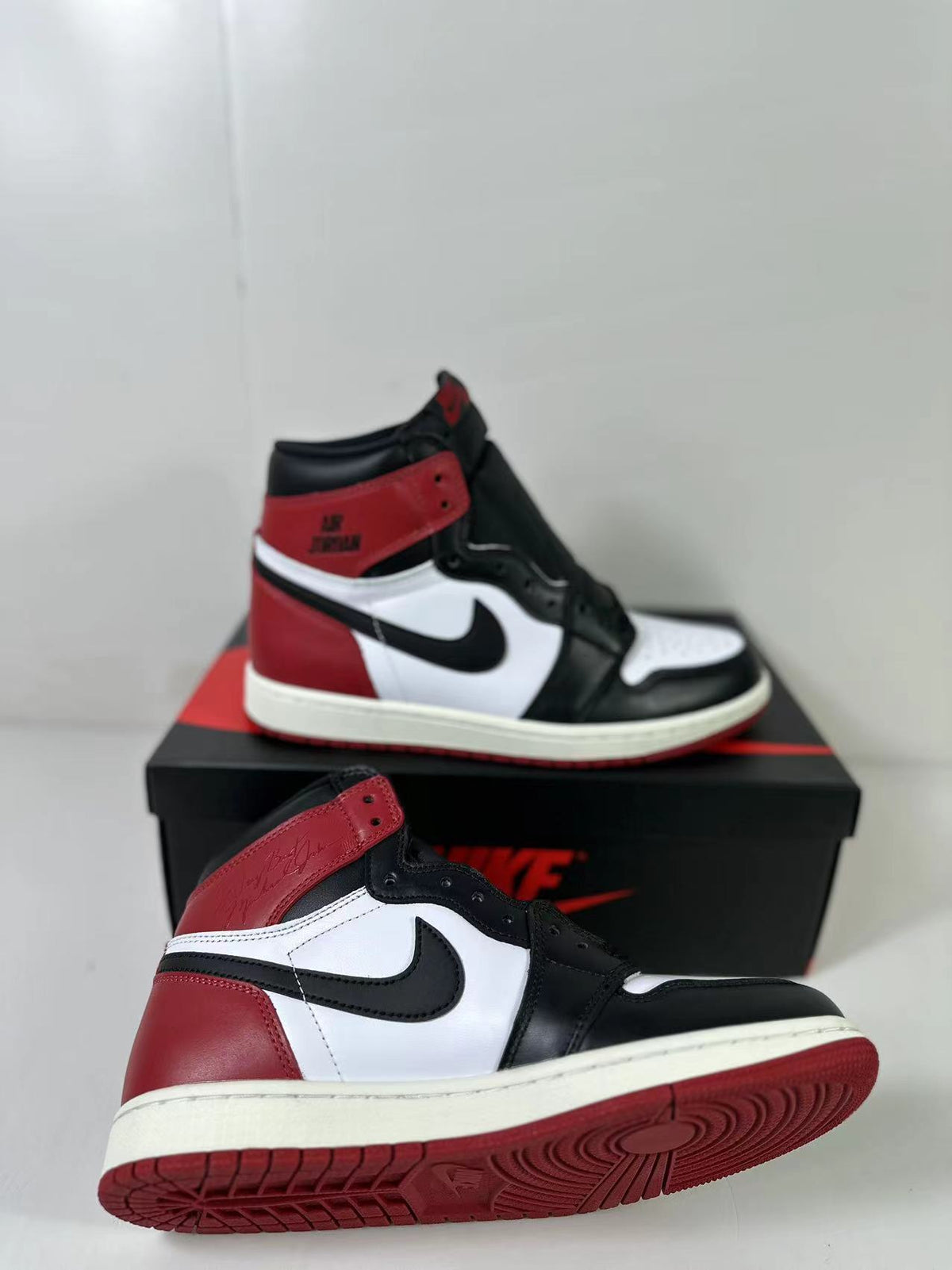 Jordan Air Jordan 1 High OG Black Toe DZ5485-106