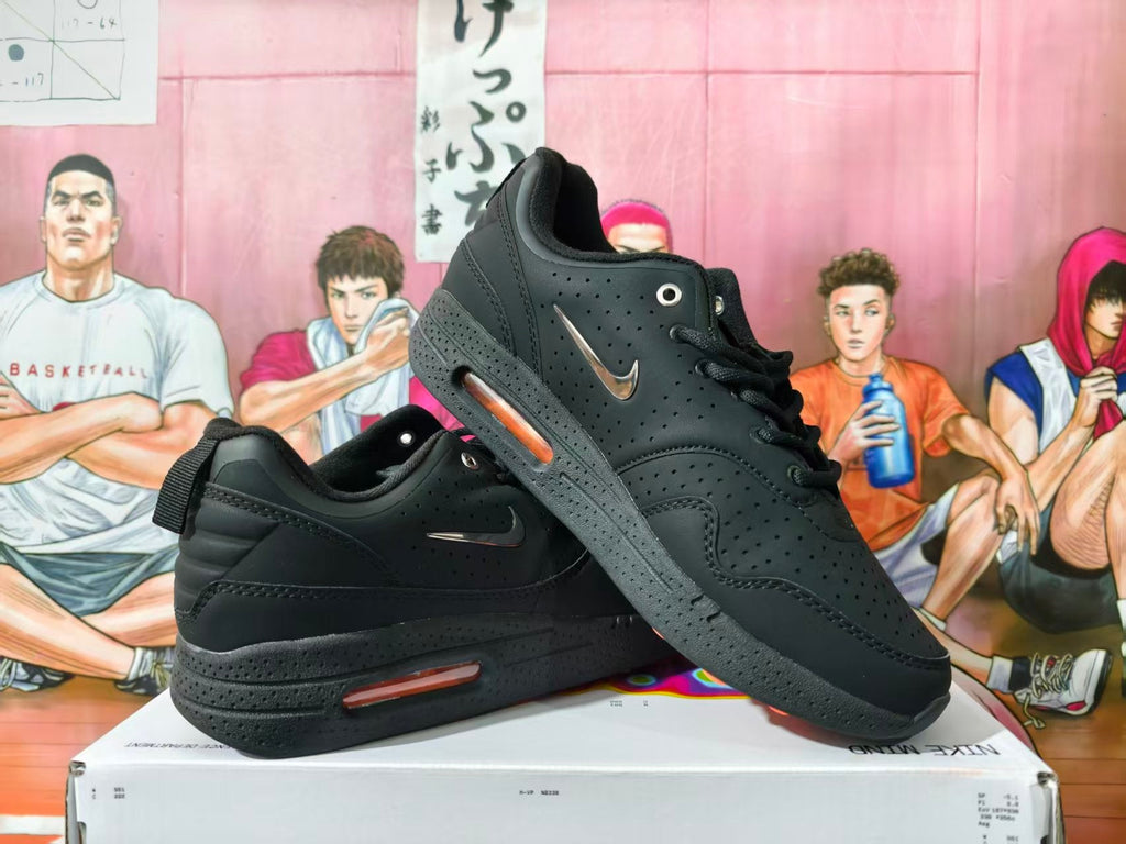 Nike Black Low-Top Sneakers with Visible Air Unit