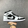 Jordan Air Jordan 1 Mid Panda Black White 554724-113