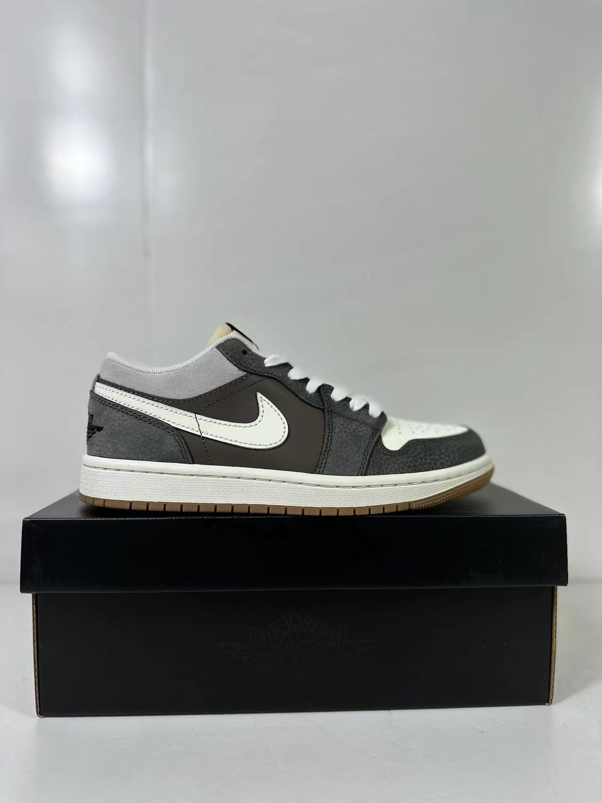 Jordan Air Jordan 1 Low SE Black White Grey FD0399-004