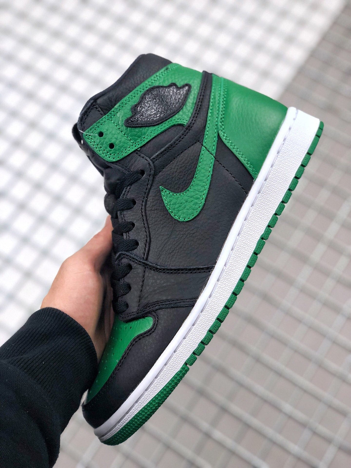 Air Jordan 1 High Pine Green Sneakers 555088-030