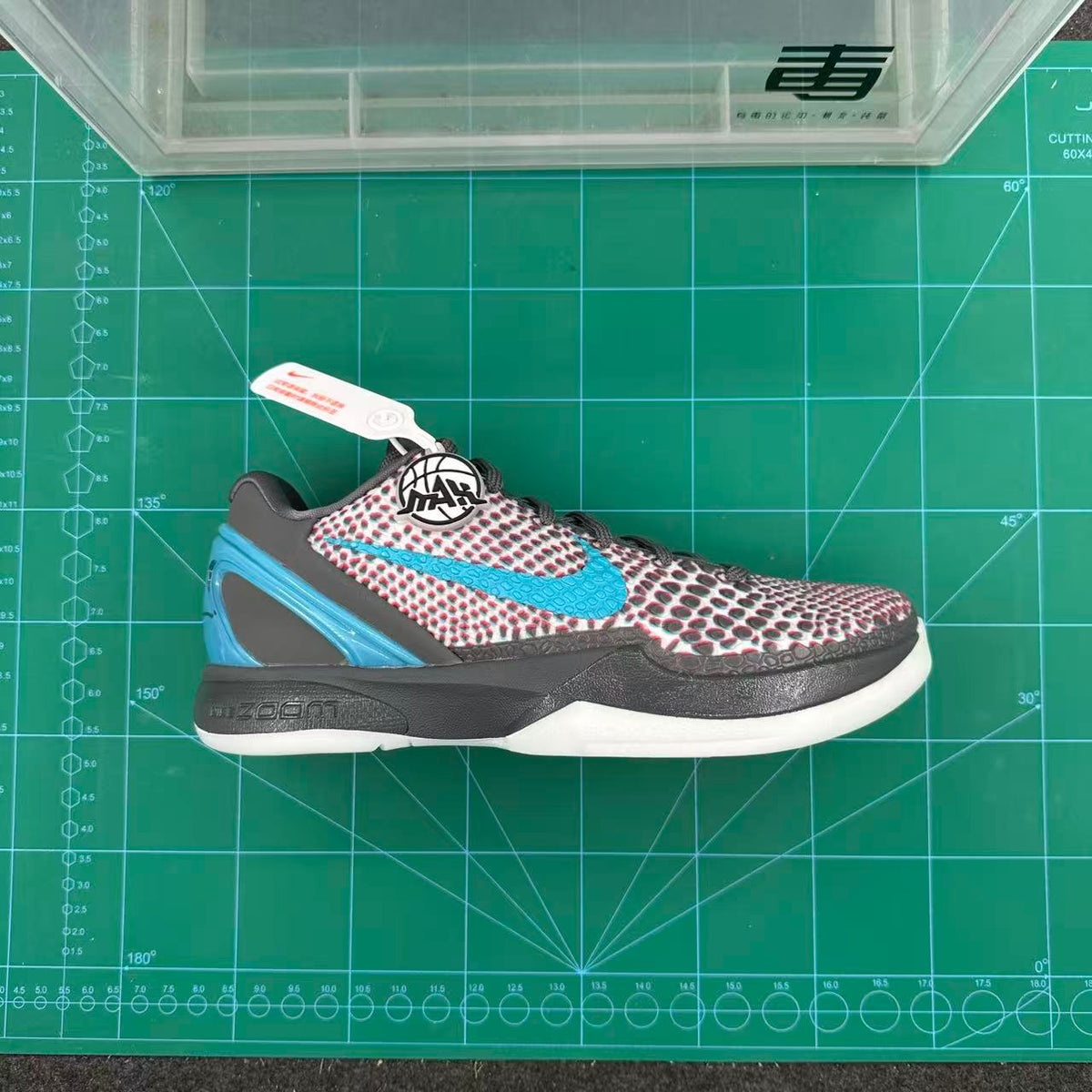 Nike 3D Mismatched Basketball Sneakers Multicolor