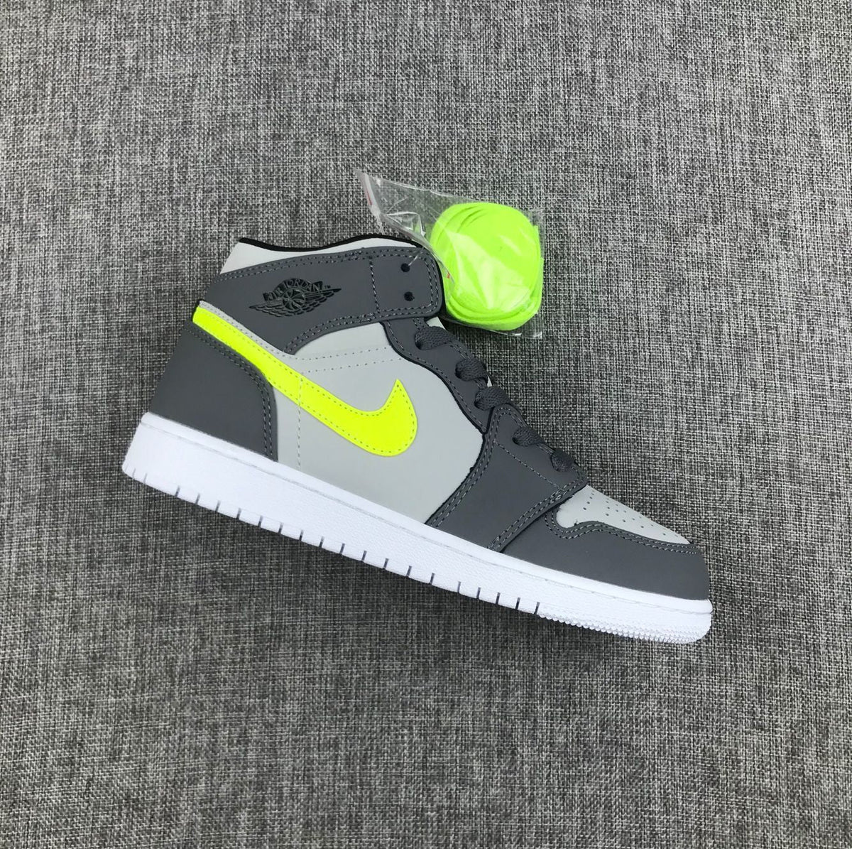 Jordan Air 1 Mid Grey Volt Sneakers 554724-072