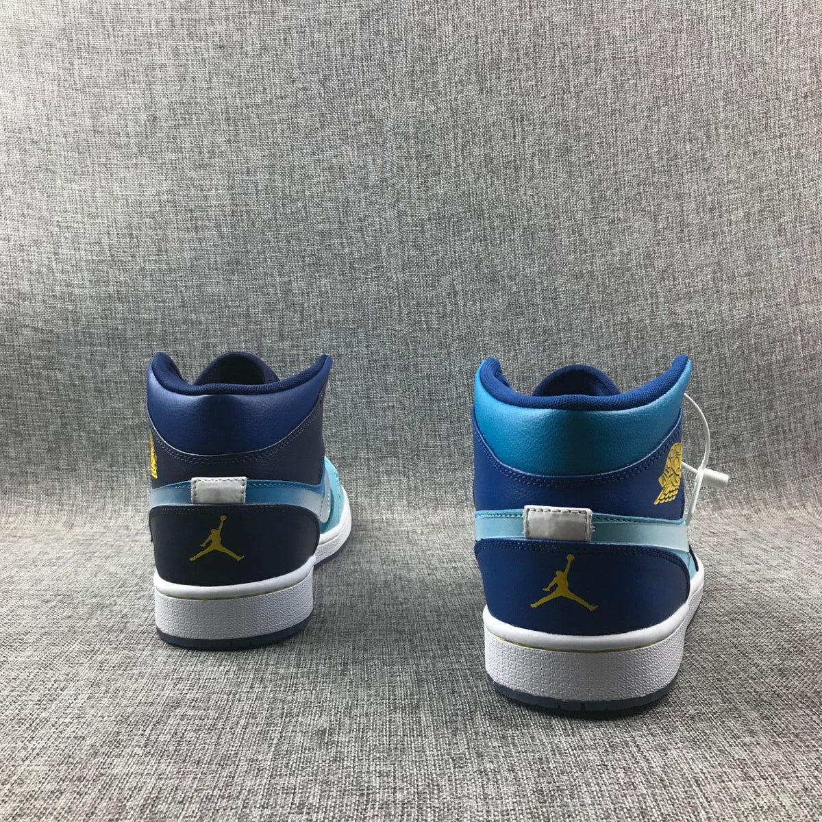 Jordan Air Jordan 1 Mid Blue Graphic Sneakers BV7446-400