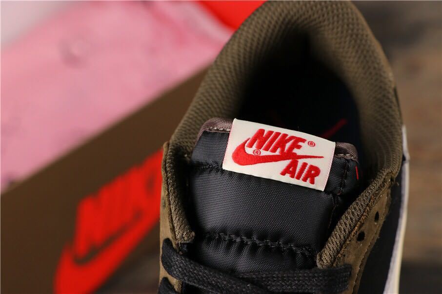 Travis Scott x Air Jordan 1 Low Dark Mocha Sneakers