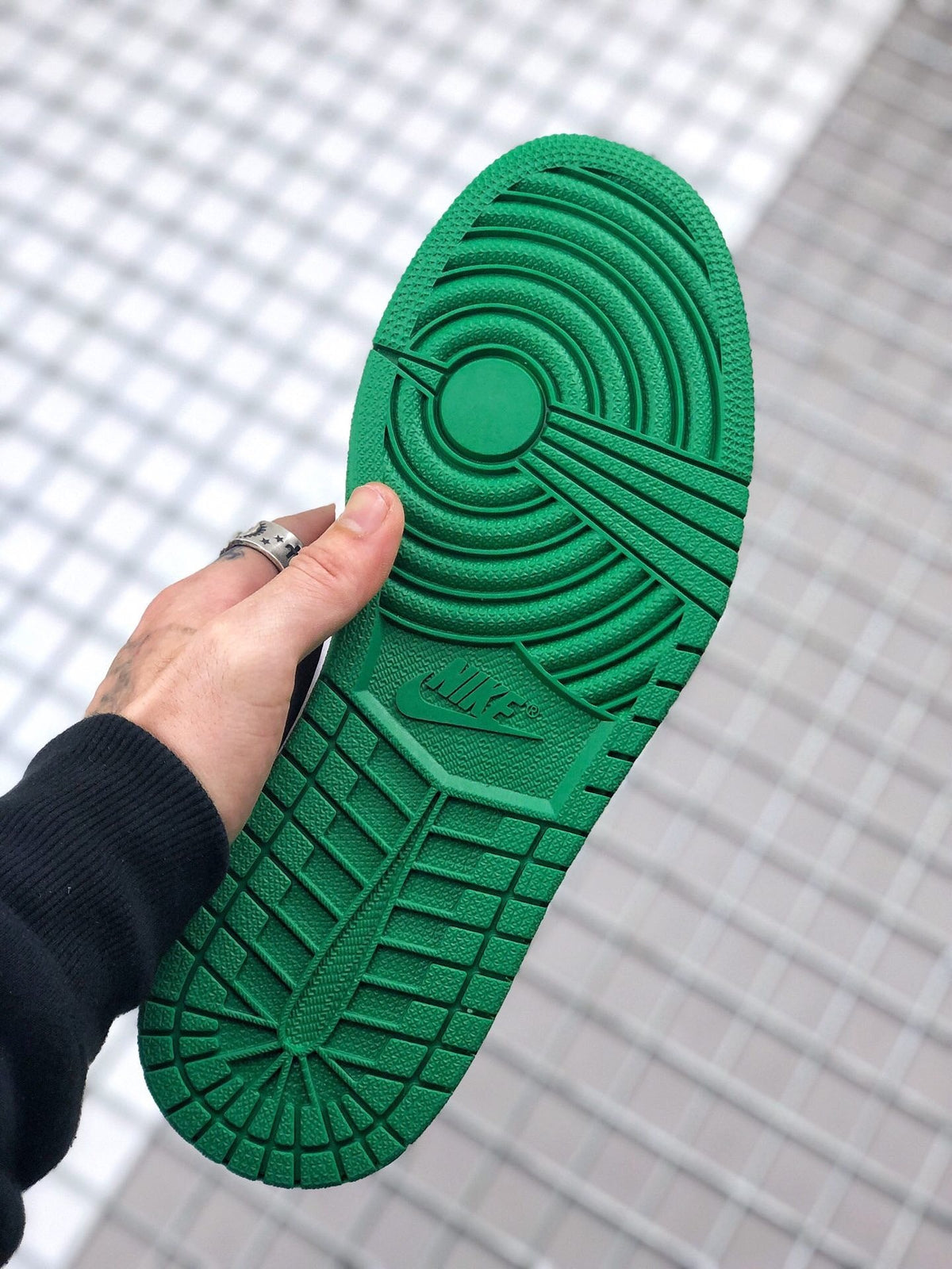 Air Jordan 1 High Pine Green Sneakers 555088-030