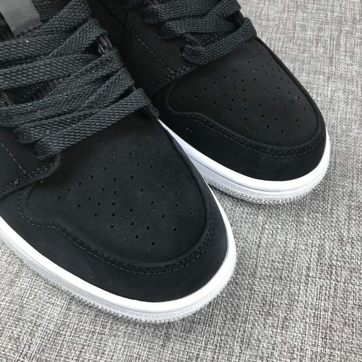 Jordan Air Jordan 1 Mid Black Silver Red 554724-060