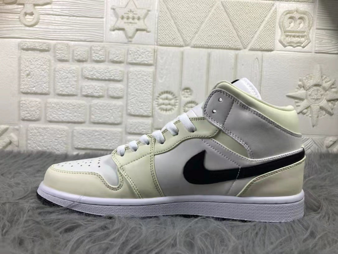 Jordan Air 1 Mid Sneakers Cream White Black