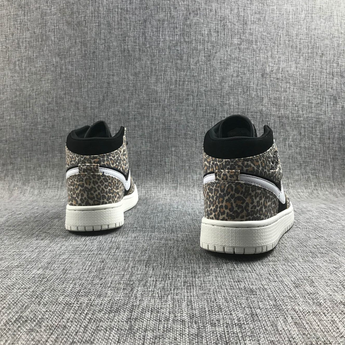 Air Jordan 1 Mid SE GS Leopard Sneakers BQ6931-021