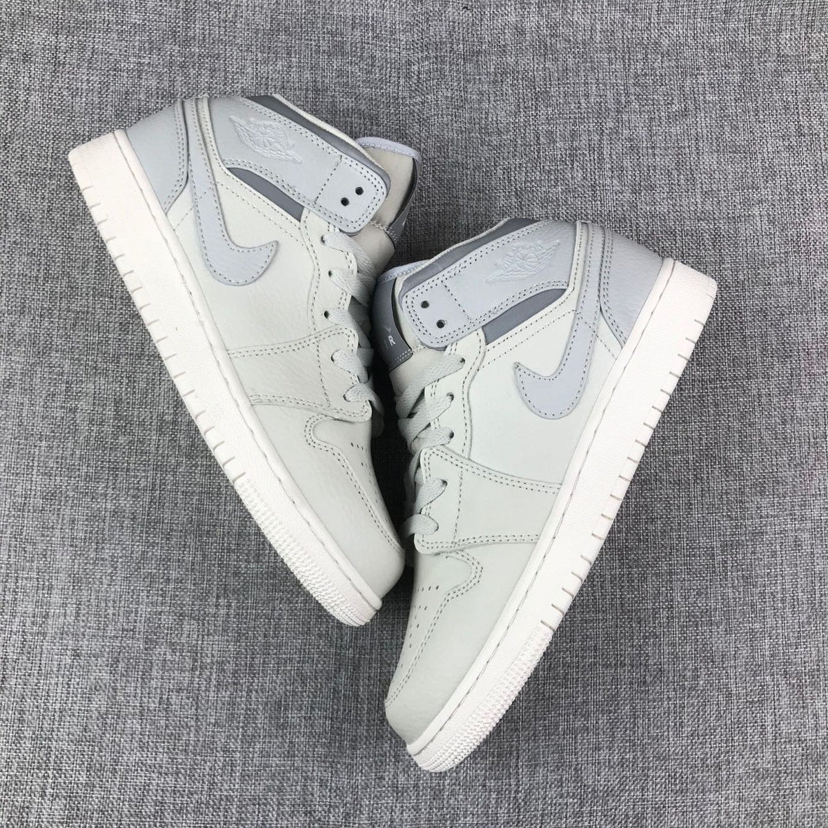 Jordan Air Jordan 1 Mid GS Light Bone Grey Fog Sneakers