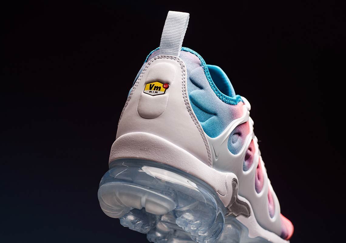 Nike Air VaporMax Plus Pink Blue Sneakers
