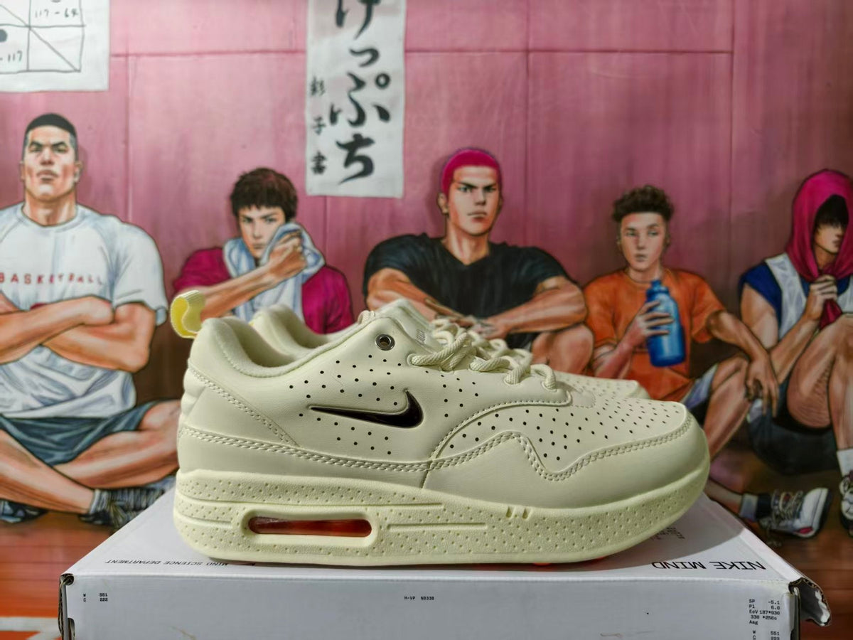 Nike Air Max 1 Sneakers in Beige