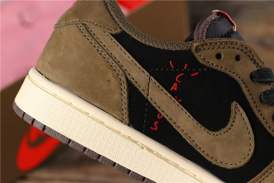 Travis Scott x Air Jordan 1 Low Dark Mocha Sneakers