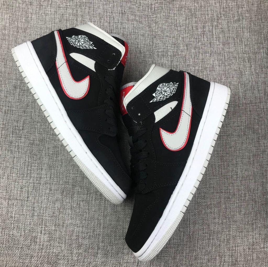 Jordan Air Jordan 1 Mid Black Silver Red 554724-060