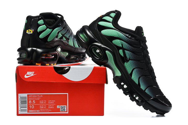 Nike Air Max Plus Black and Green Sneakers DM0032-043