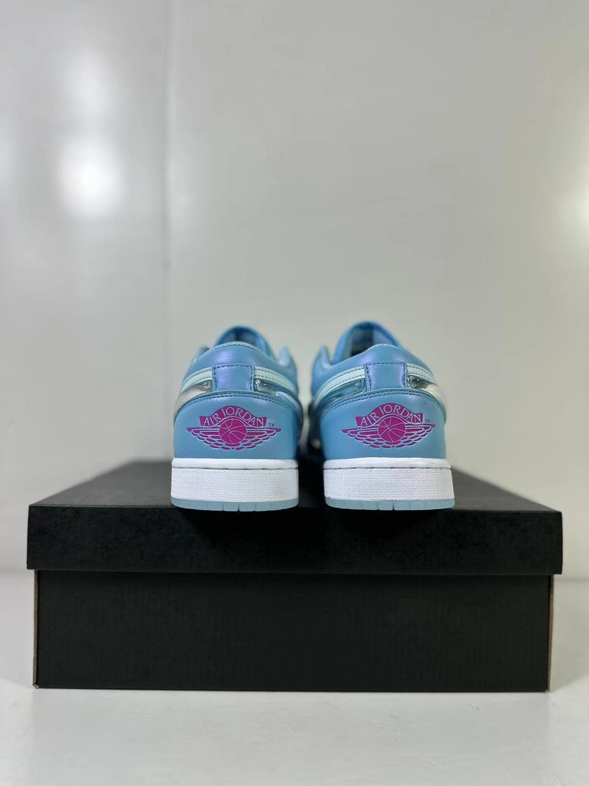 Jordan Air Jordan 1 Low Aquarius Blue FN7366-400 Sneakers