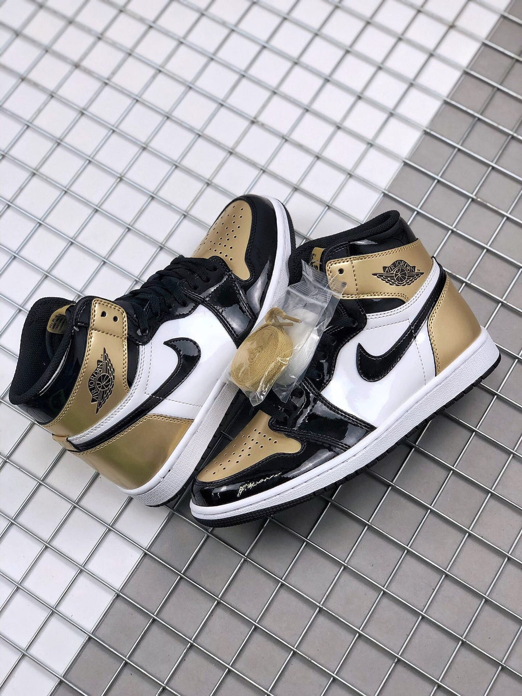 Jordan Air Jordan 1 High Gold Toe Sneakers 861428-007