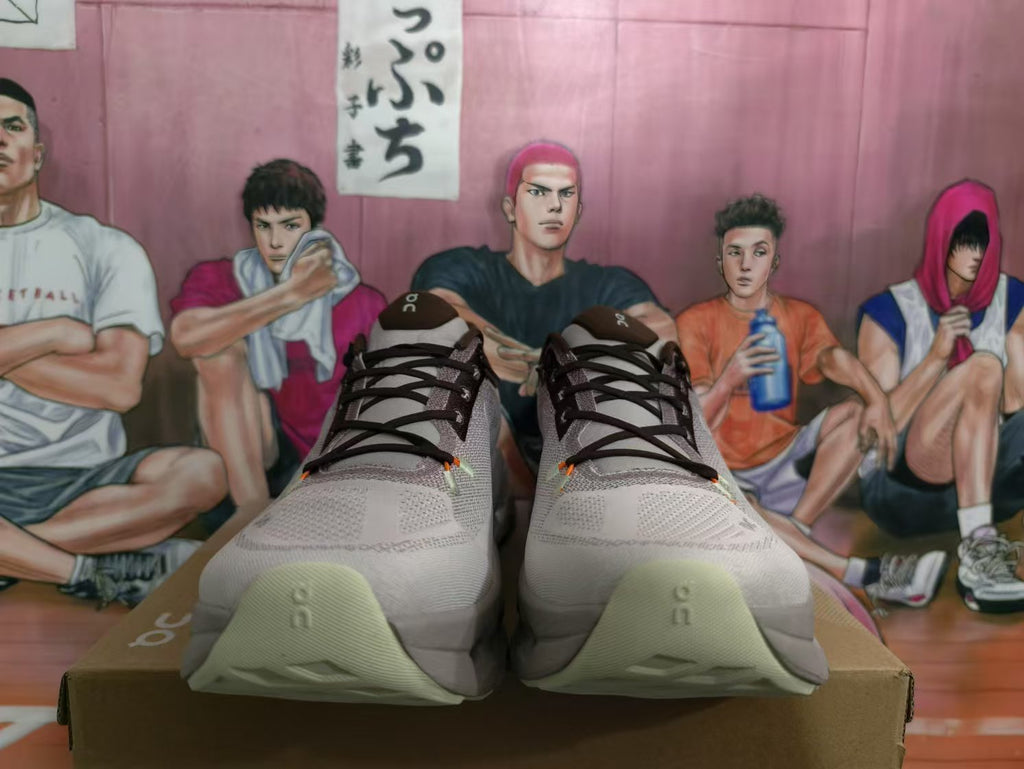On Cloud Sneakers Gray White