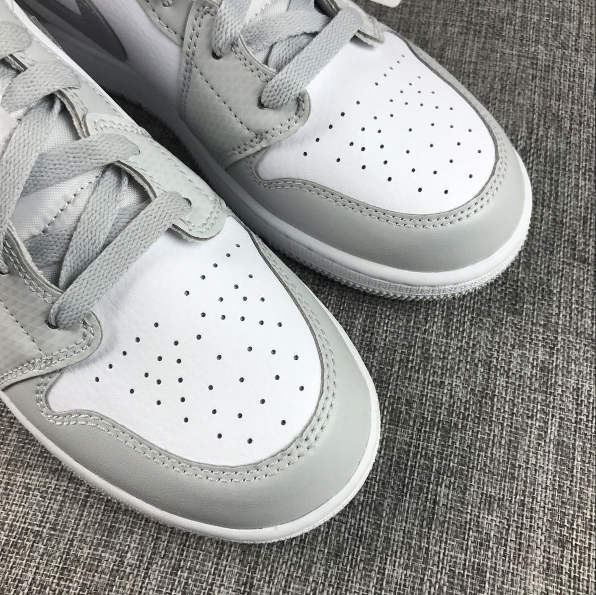 Jordan Air Jordan 1 Mid GS White Silver Sneakers