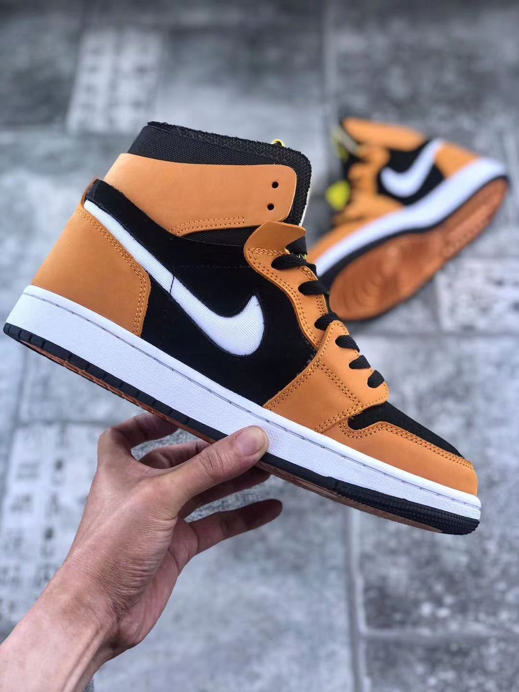 Jordan 1 Zoom CMFT Monarch Orange Sneakers CT0978-002