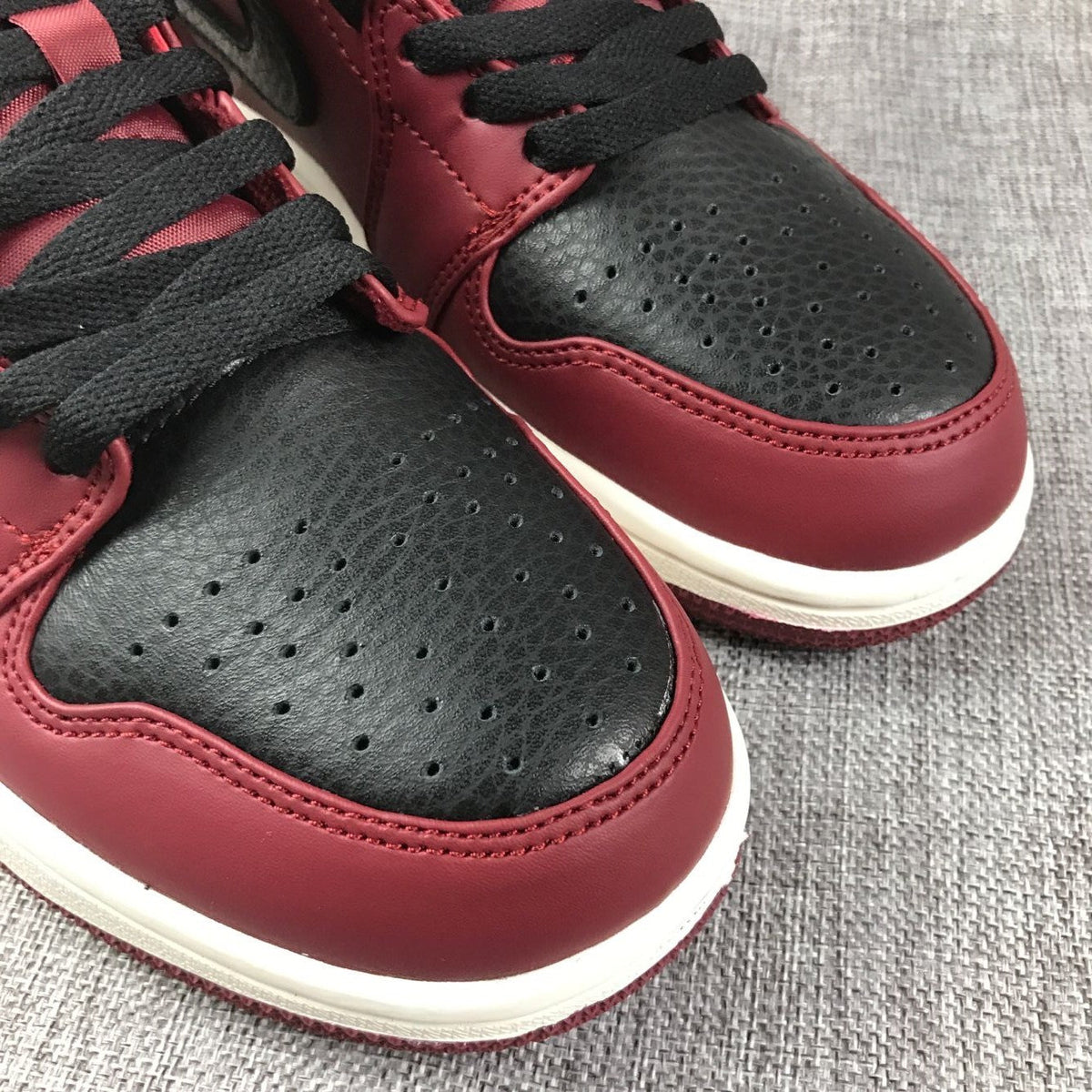 Jordan Air Jordan 1 Mid Sneakers Burgundy Black White