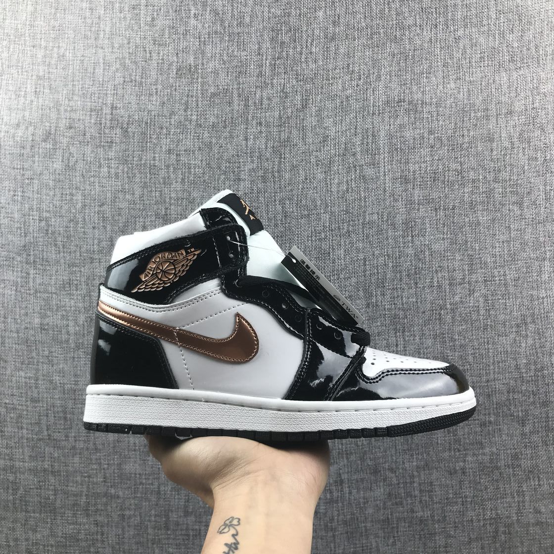 Jordan Air Jordan 1 Mid Sneakers Black White Gold 852542-007