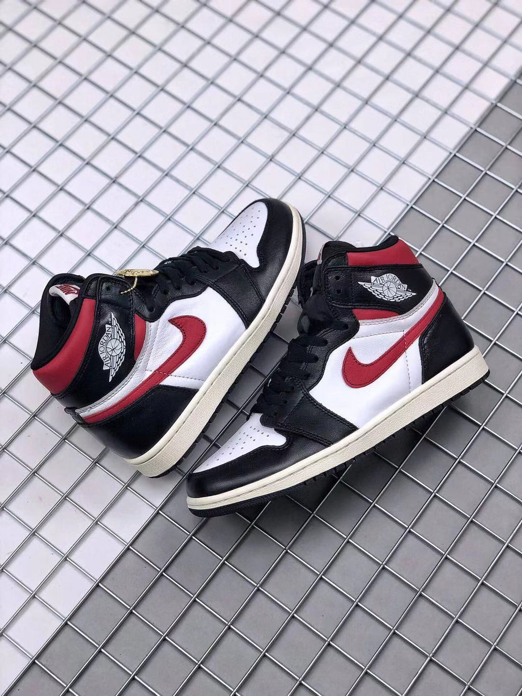 Jordan Air Jordan 1 Retro High OG Gym Red Sneakers