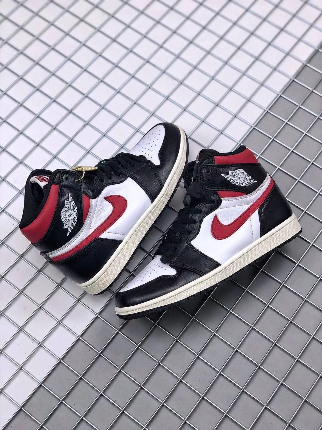 Jordan Air Jordan 1 Retro High OG Gym Red Sneakers