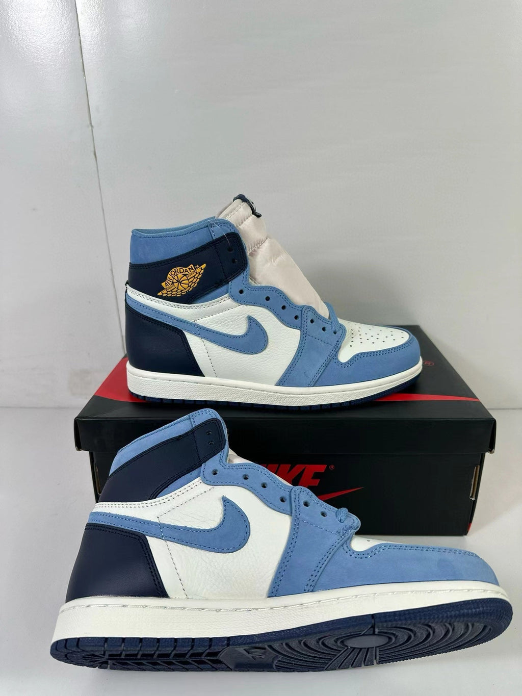 Air Jordan 1 High OG Blue and White Sneakers FD2596-400