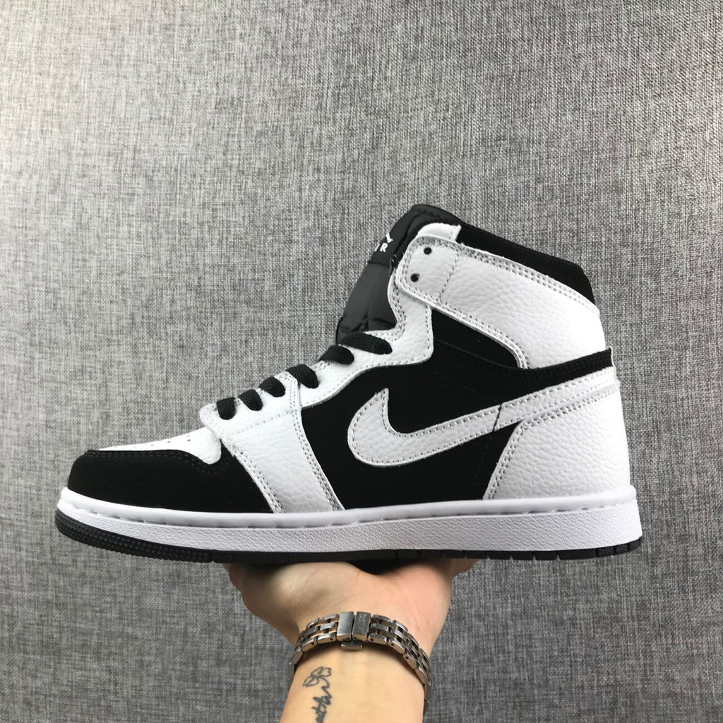 Jordan Air Jordan 1 High Black and White Sneakers 554724-113