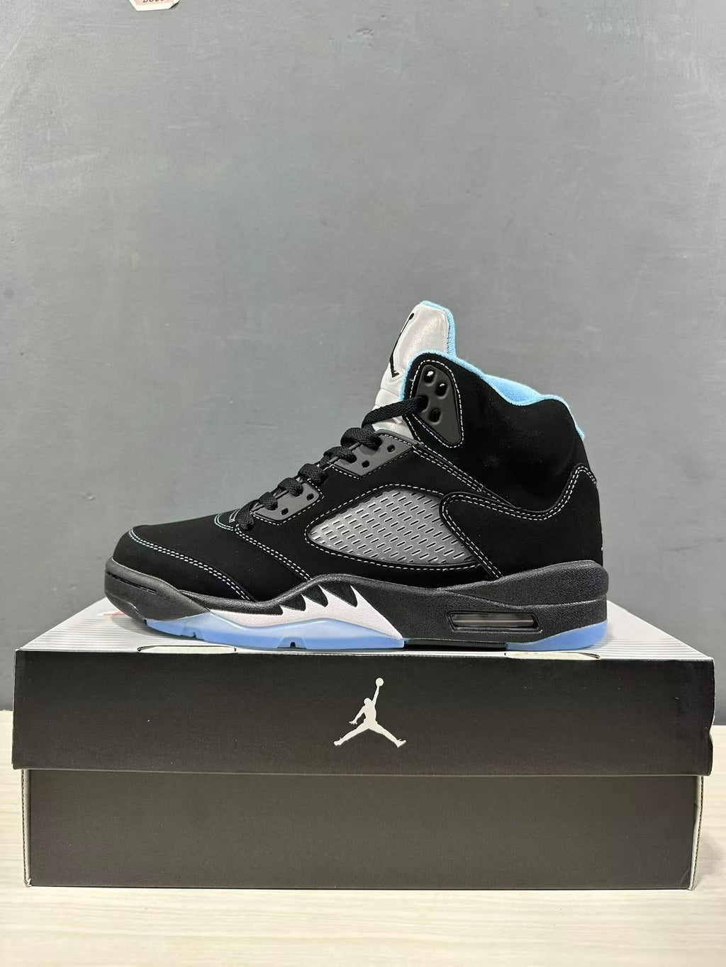 Jordan Air Jordan 5 Retro Black University Blue DD0587-008