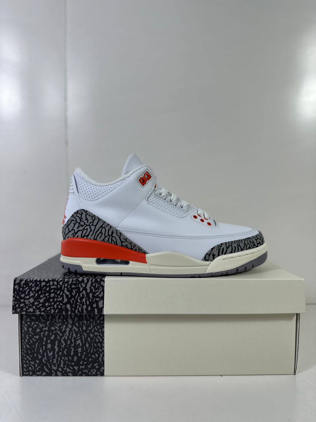 Jordan Air Jordan 3 WMNS Georgia Peach White Red Grey